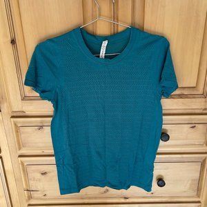 Lululemon Blue Short Sleeve T-shirt in size 6